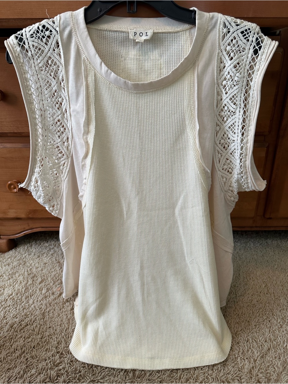 NWOT POL ROUND NECK SKEEVELESS CROCHET TOP